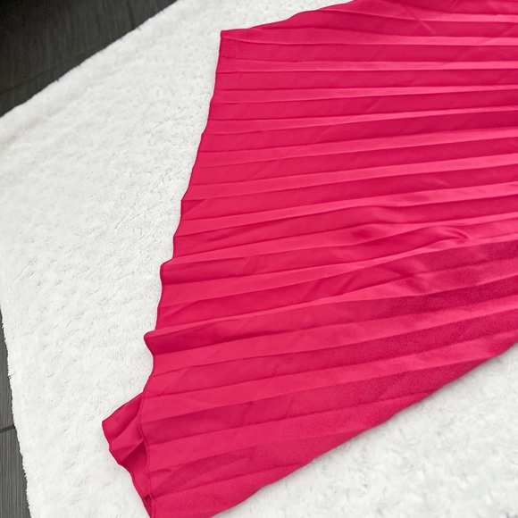 NWT- COMMENSE Bold In Pleat Satin Cutout Long Dress in Pink - Picture 9 of 16